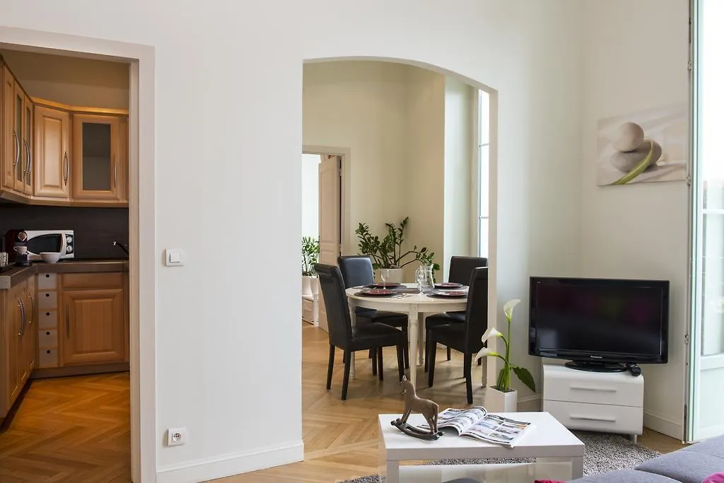 Aston - Appartement Centre Ville Massena Nice France